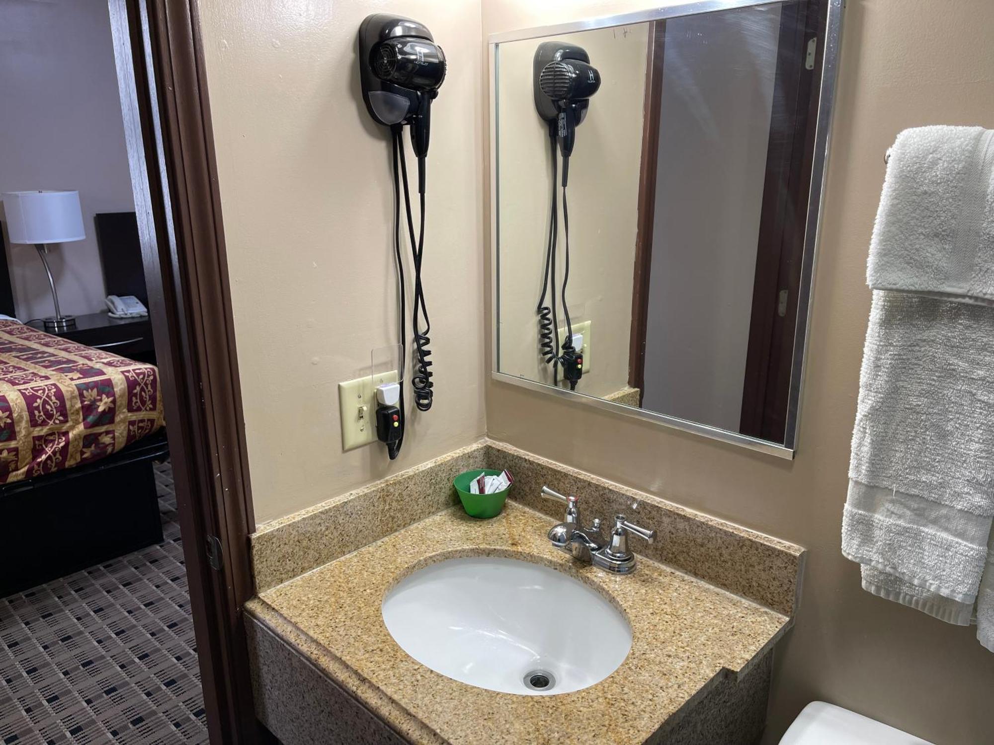 Economy Inn & Suites Ashtabula Dış mekan fotoğraf