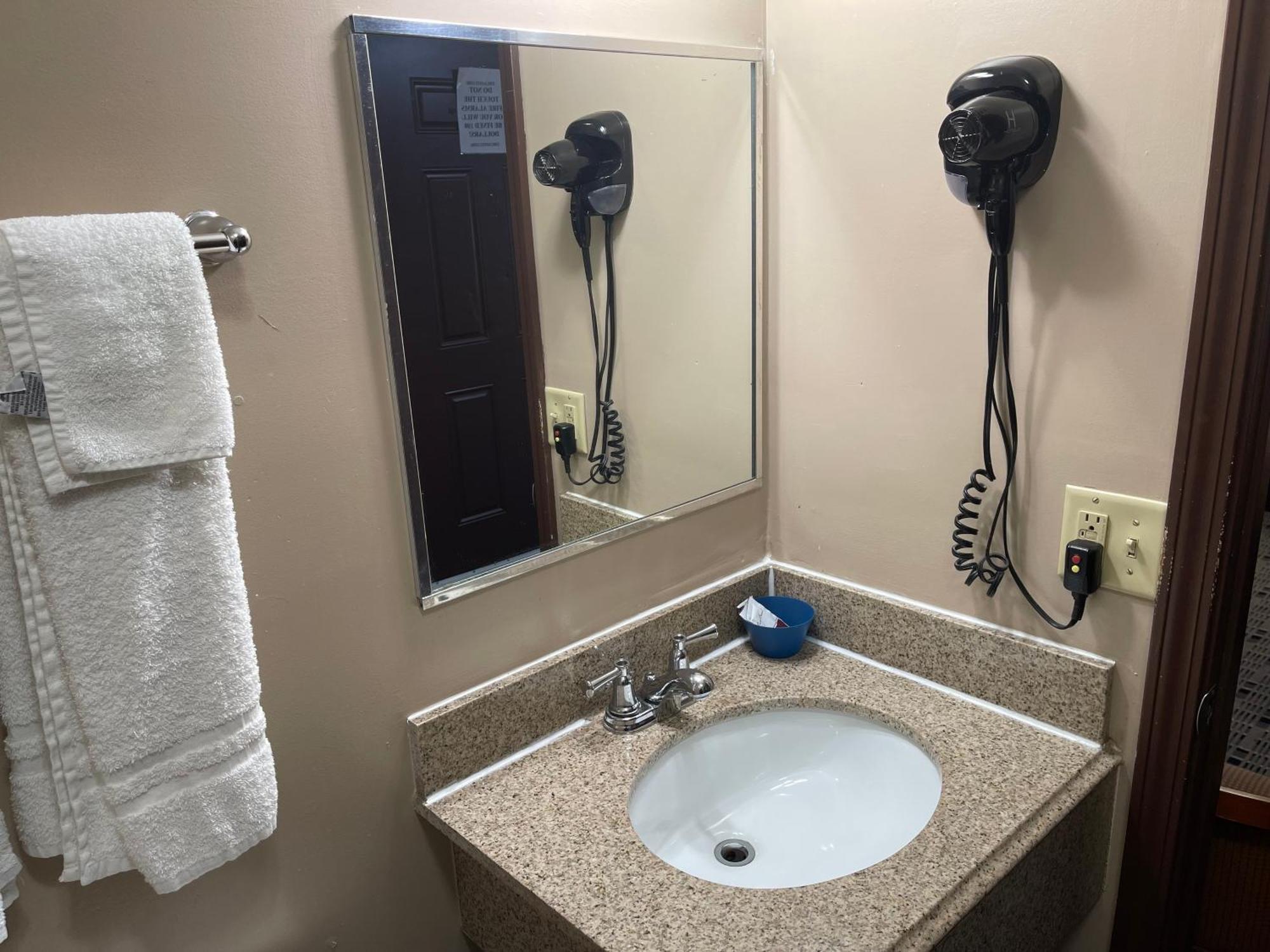 Economy Inn & Suites Ashtabula Dış mekan fotoğraf