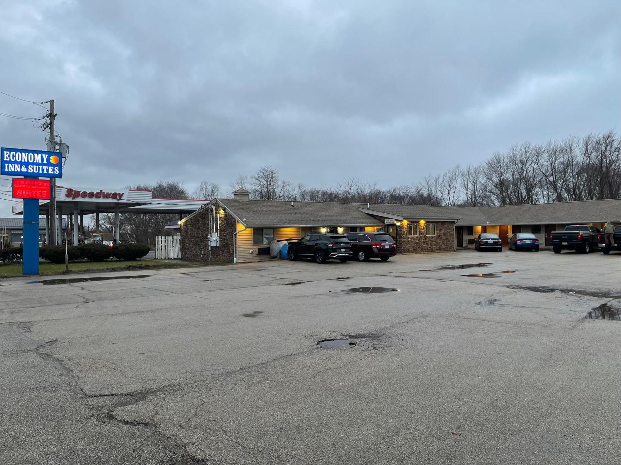 Economy Inn & Suites Ashtabula Dış mekan fotoğraf