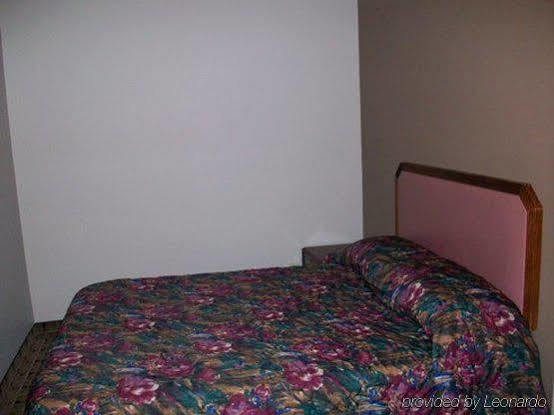 Economy Inn & Suites Ashtabula Oda fotoğraf